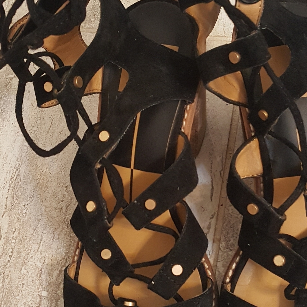 BLACK SANDALS SIZE 8 EXCELLENT CONDITION CHECK THE PICTURES.